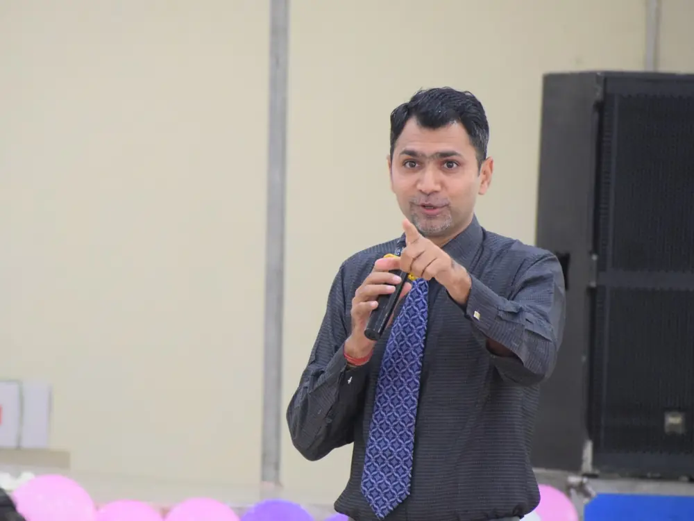 Sony Goyal addressing students at a seminar